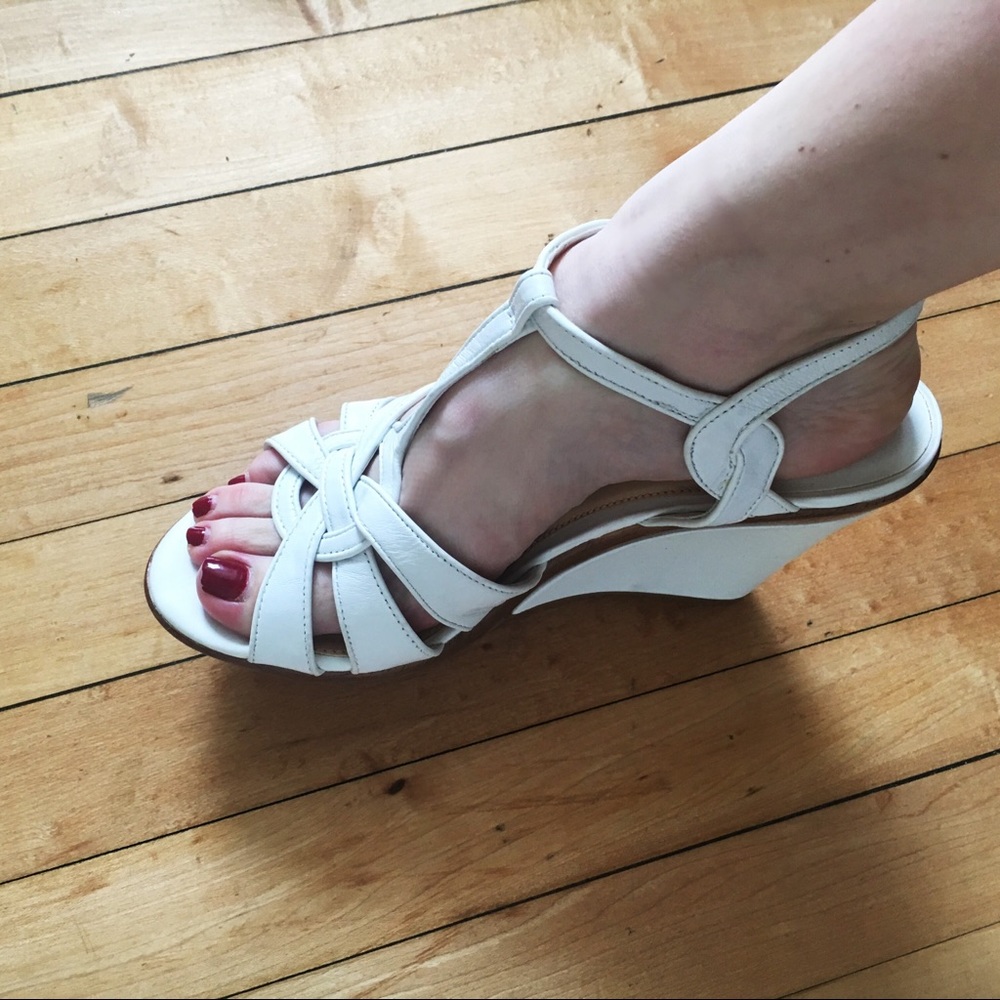 Gianni Bini white wedges size 8.5